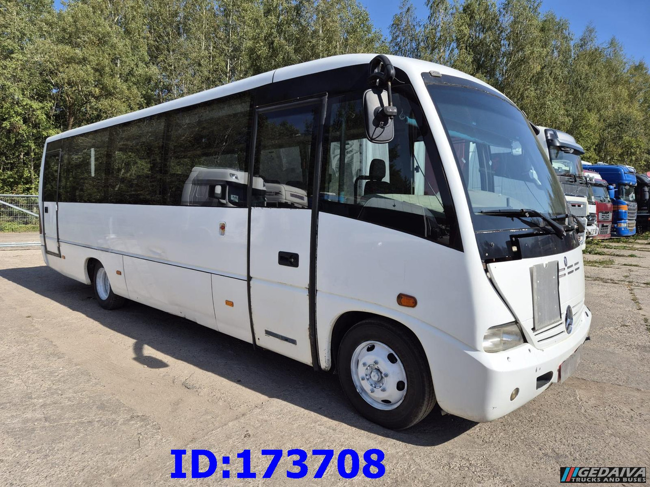 MERCEDES-BENZ Medio 30 Seat - 대형 버스 : 사진 3 MERCEDES-BENZ Medio 30 Seat - 대형 버스 : 사진 3
