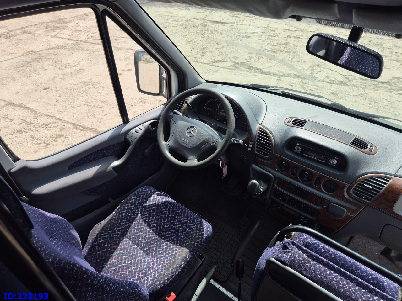 소형 버스, 승합차 MERCEDES-BENZ Sprinter 416 VIP AC 17-seater : 사진 16 소형 버스, 승합차 MERCEDES-BENZ Sprinter 416 VIP AC 17-seater : 사진 16