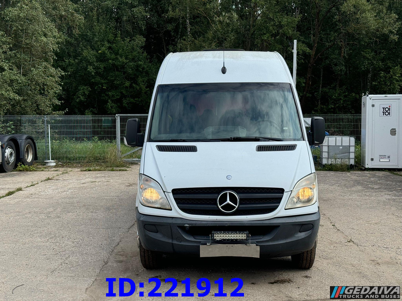 MERCEDES-BENZ Sprinter 518 VIP 17-Place - 대형 버스 : 사진 2 MERCEDES-BENZ Sprinter 518 VIP 17-Place - 대형 버스 : 사진 2