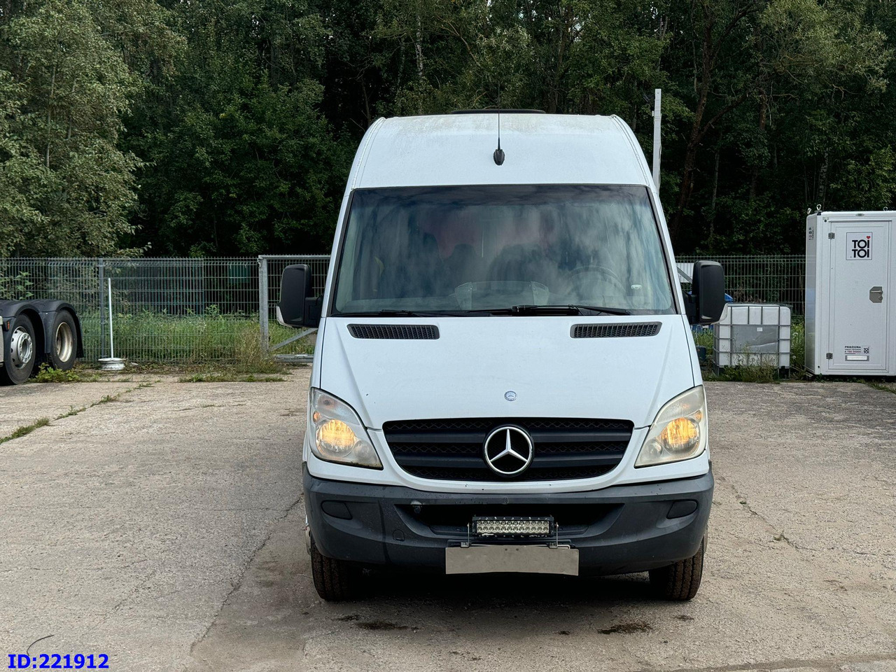 MERCEDES-BENZ Sprinter 518 VIP 17-Place - 대형 버스 : 사진 2 MERCEDES-BENZ Sprinter 518 VIP 17-Place - 대형 버스 : 사진 2