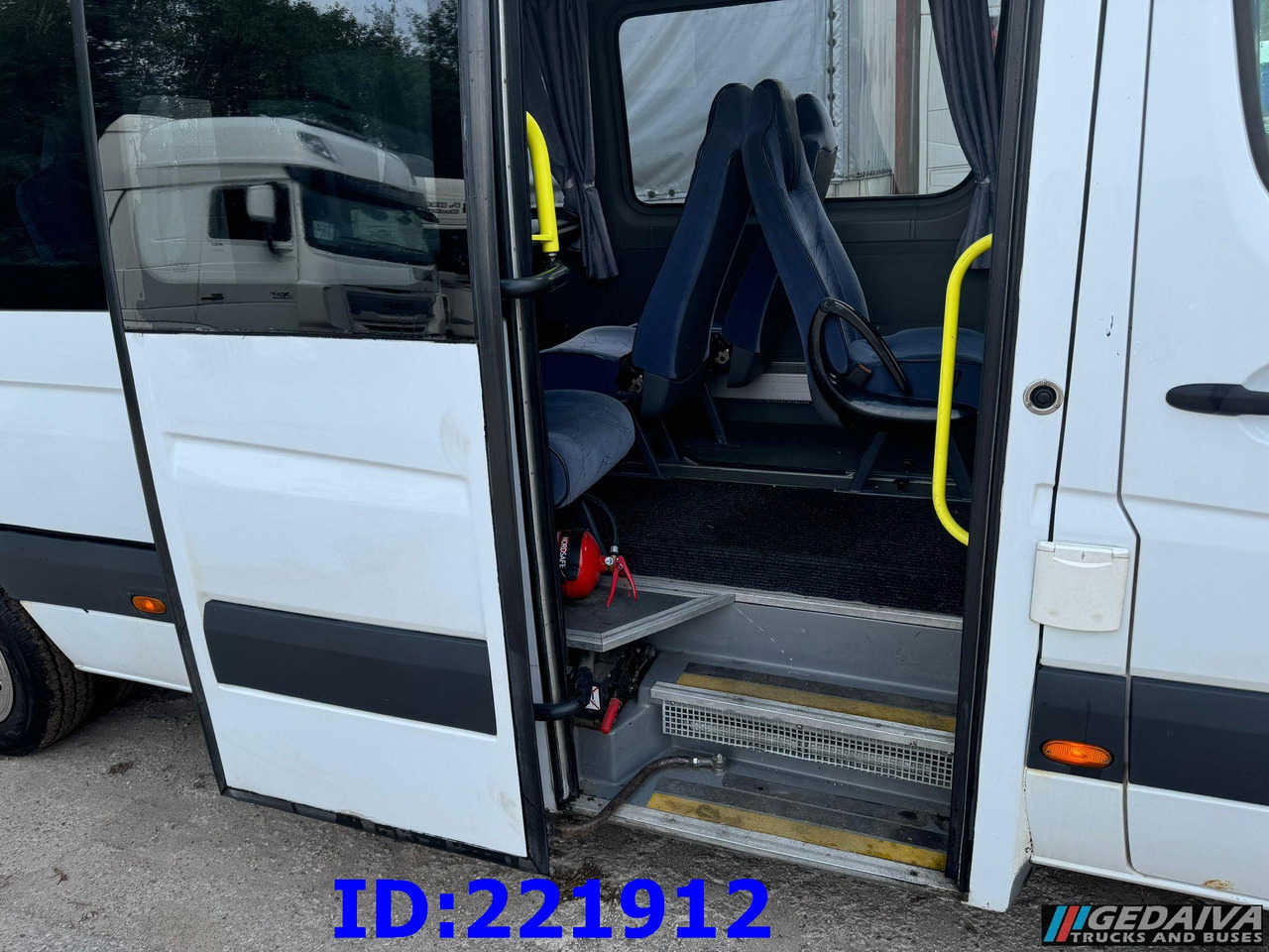 MERCEDES-BENZ Sprinter 518 VIP 17-Place - 대형 버스 : 사진 5 MERCEDES-BENZ Sprinter 518 VIP 17-Place - 대형 버스 : 사진 5