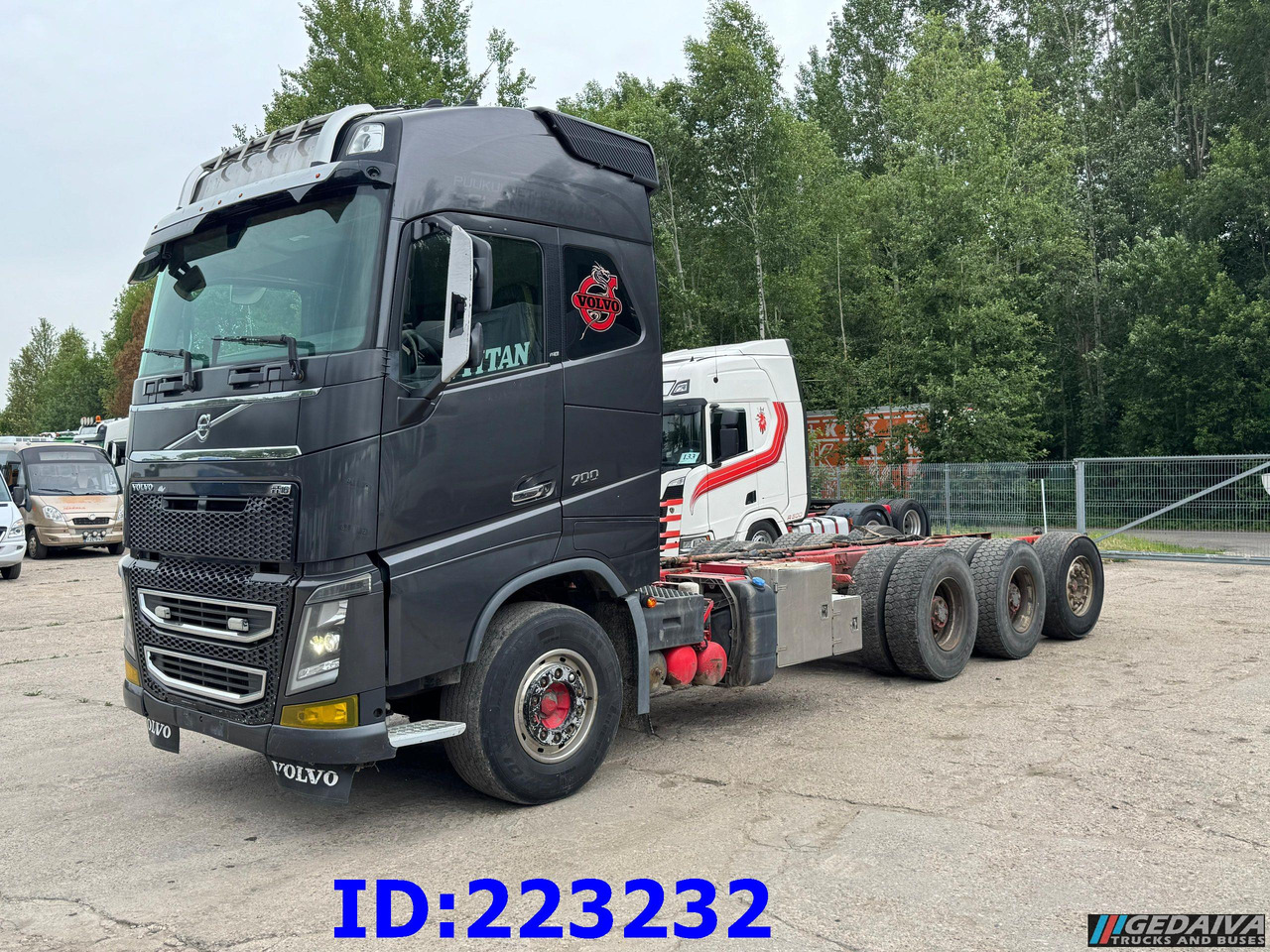 VOLVO FH16 700HP 8X4 Big Axles - 캡 새시 트럭 : 사진 1 VOLVO FH16 700HP 8X4 Big Axles - 캡 새시 트럭 : 사진 1