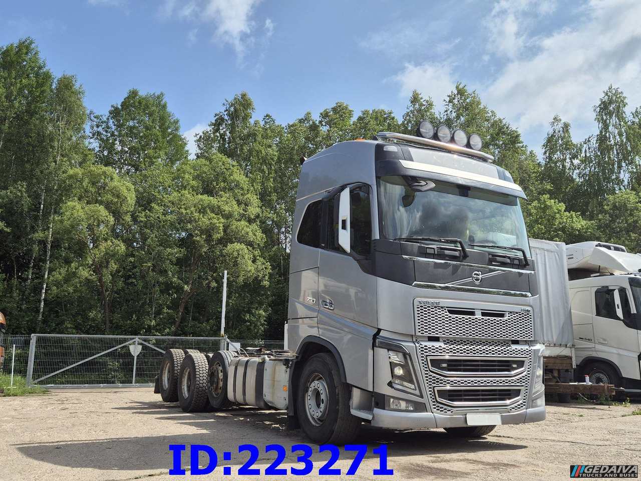 VOLVO FH16 750HP 8x4 (Steering axle / 2 axles lifting) - 목재 트럭 : 사진 4 VOLVO FH16 750HP 8x4 (Steering axle / 2 axles lifting) - 목재 트럭 : 사진 4