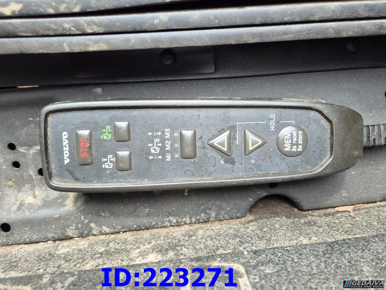 목재 트럭 VOLVO FH16 750HP 8x4 (Steering axle / 2 axles lifting) : 사진 11