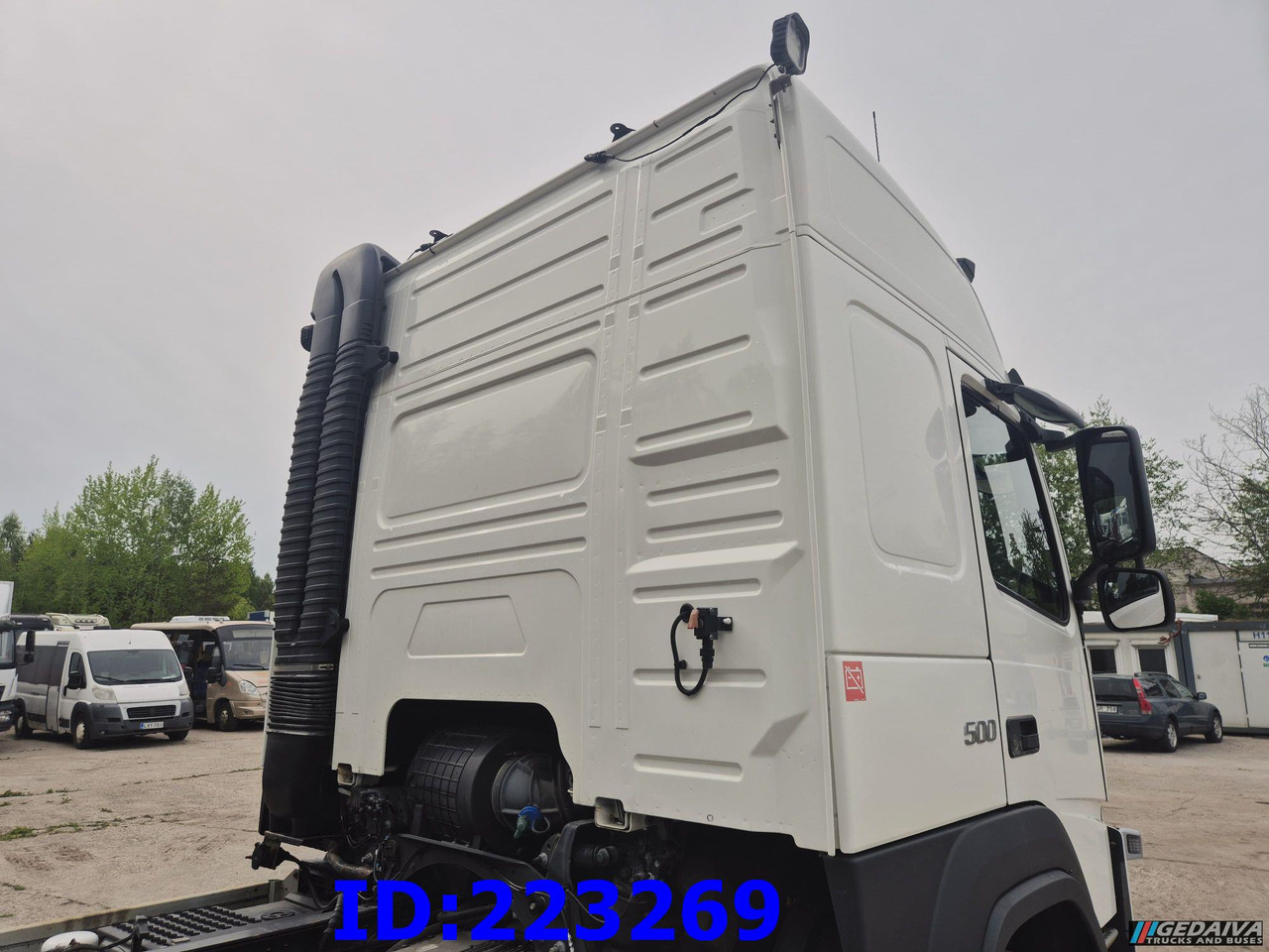 VOLVO FM13 500HP 8x2 (2 steering axels) - 캡 새시 트럭 : 사진 5 VOLVO FM13 500HP 8x2 (2 steering axels) - 캡 새시 트럭 : 사진 5