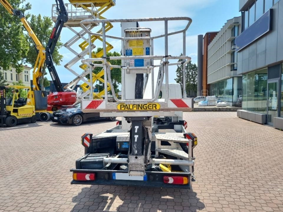 Palfinger P 240 AXE - 트럭 탑재 고가작업 플랫폼 : 사진 4 Palfinger P 240 AXE - 트럭 탑재 고가작업 플랫폼 : 사진 4