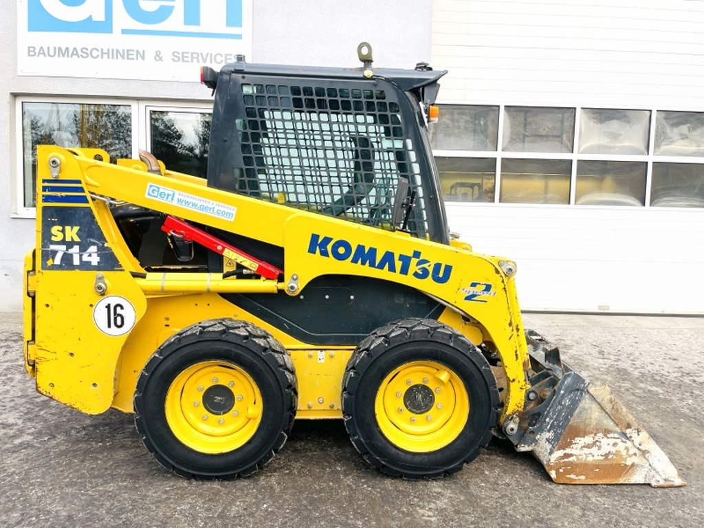 Komatsu SK714 (3906) - 스키드 스티어 로더 : 사진 2 Komatsu SK714 (3906) - 스키드 스티어 로더 : 사진 2