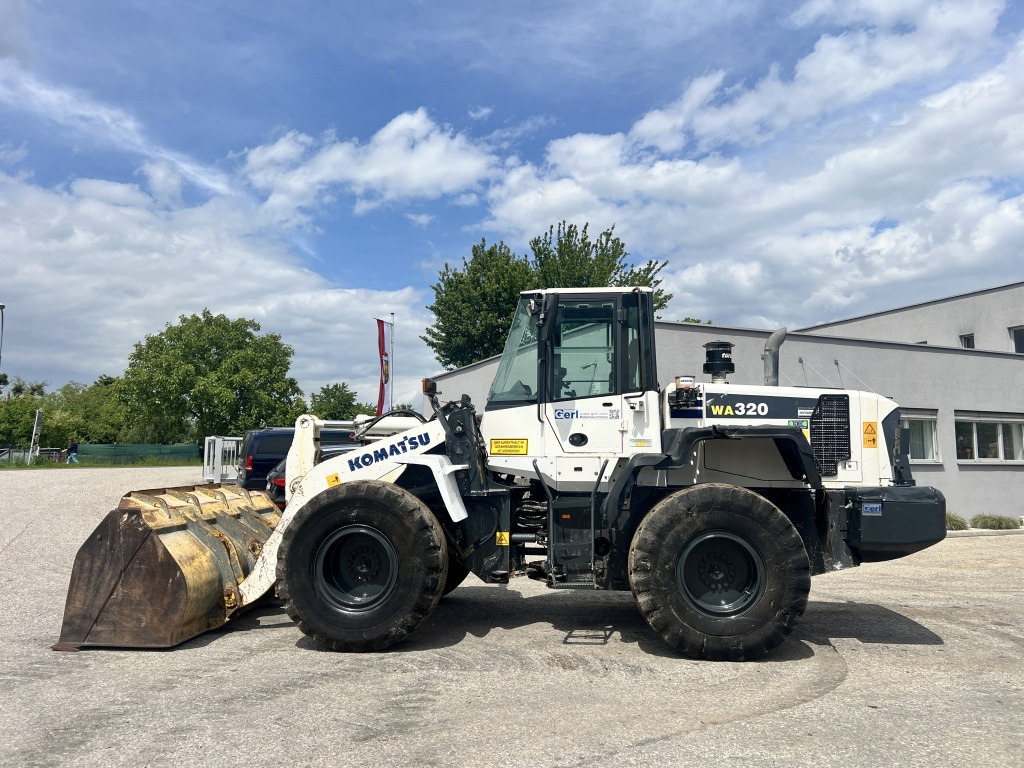 Komatsu WA 320-6 (111584) - 휠 로더 : 사진 1 Komatsu WA 320-6 (111584) - 휠 로더 : 사진 1