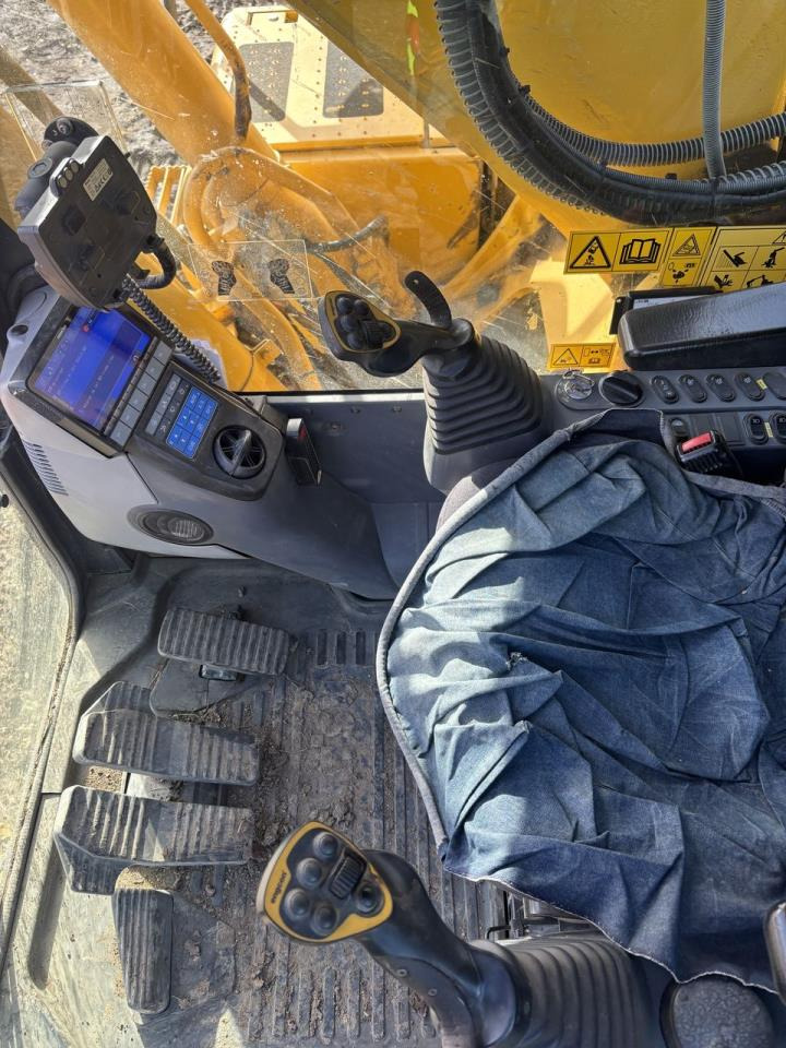 Komatsu PC240LC-11 - 크롤러 굴삭기 : 사진 3 Komatsu PC240LC-11 - 크롤러 굴삭기 : 사진 3