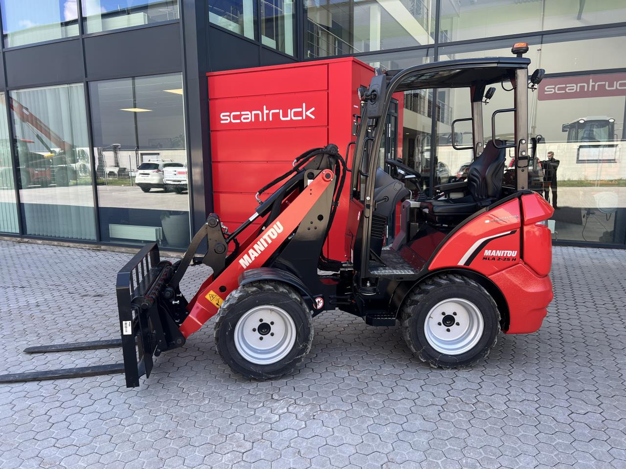 Manitou MLA 2-25H-4P - 휠 로더 : 사진 1 Manitou MLA 2-25H-4P - 휠 로더 : 사진 1