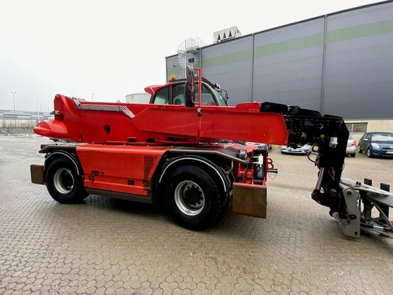 Manitou MRT2470P+ ST4 - 텔레스코픽 핸들러 : 사진 4 Manitou MRT2470P+ ST4 - 텔레스코픽 핸들러 : 사진 4