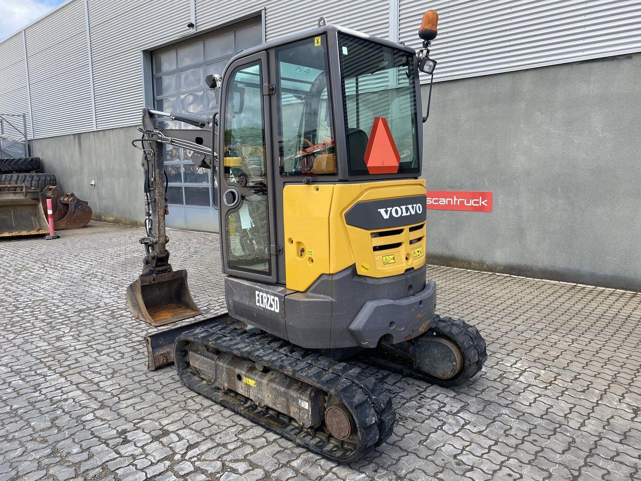 Volvo ECR25 - 미니 굴삭기 : 사진 2 Volvo ECR25 - 미니 굴삭기 : 사진 2
