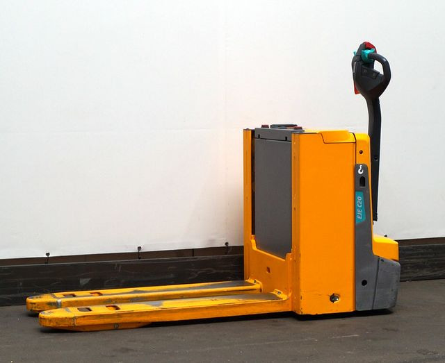 Jungheinrich EJE C20 - 팔레트 트럭 : 사진 1 Jungheinrich EJE C20 - 팔레트 트럭 : 사진 1