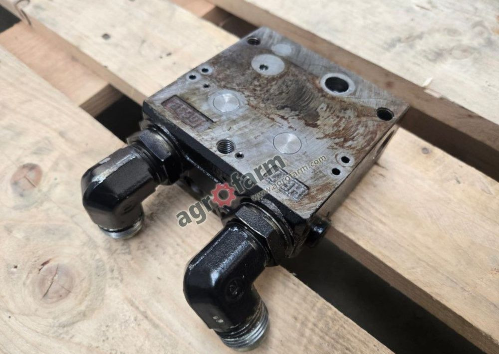 Pokrywa końcowa Valtra T170, T171, T140 - 유압 : 사진 3 Pokrywa końcowa Valtra T170, T171, T140 - 유압 : 사진 3