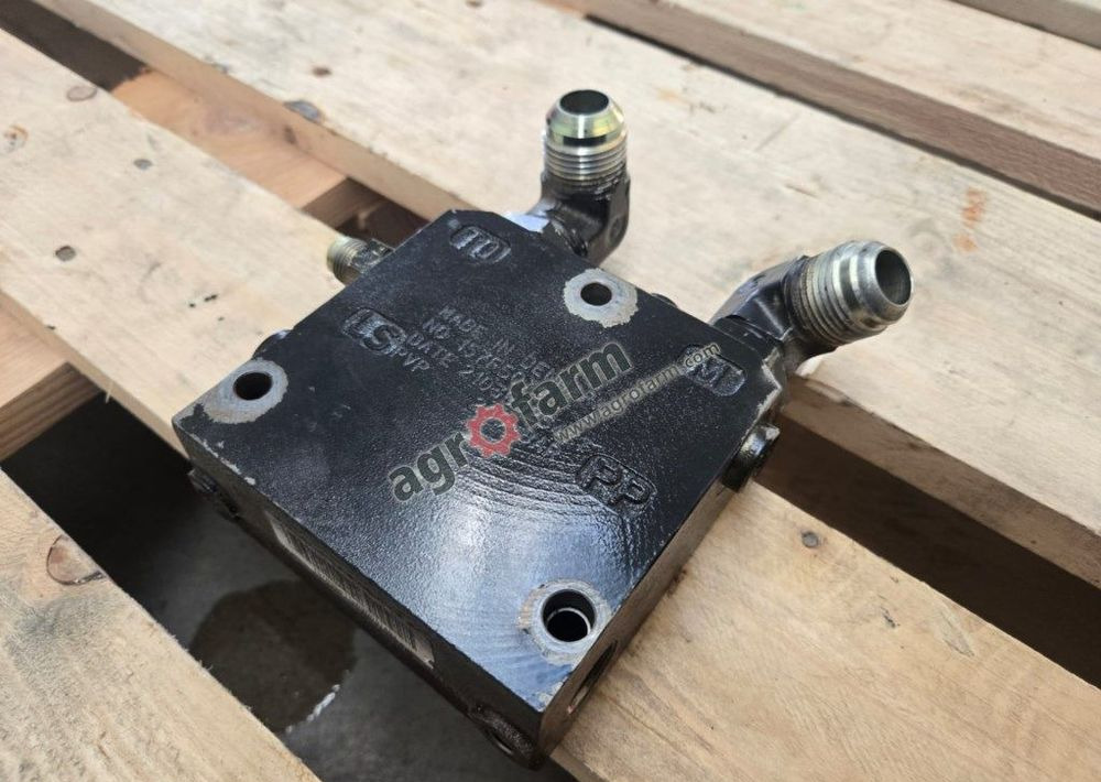 Pokrywa końcowa Valtra T170, T171, T140 - 유압 : 사진 2 Pokrywa końcowa Valtra T170, T171, T140 - 유압 : 사진 2