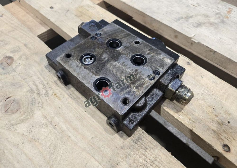 Pokrywa końcowa Valtra T171, T181, T191, T170 - 유압 : 사진 1 Pokrywa końcowa Valtra T171, T181, T191, T170 - 유압 : 사진 1