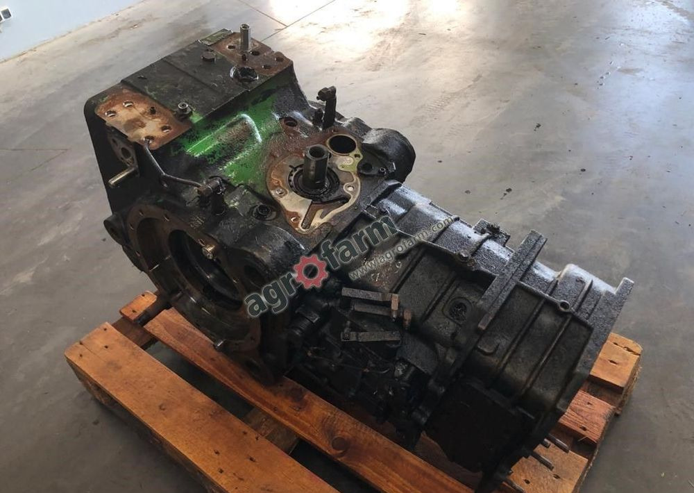 TYLNY MOST I SKRZYNIA BIEGÓW JOHN DEERE 6105M - 기어박스 : 사진 4 TYLNY MOST I SKRZYNIA BIEGÓW JOHN DEERE 6105M - 기어박스 : 사진 4