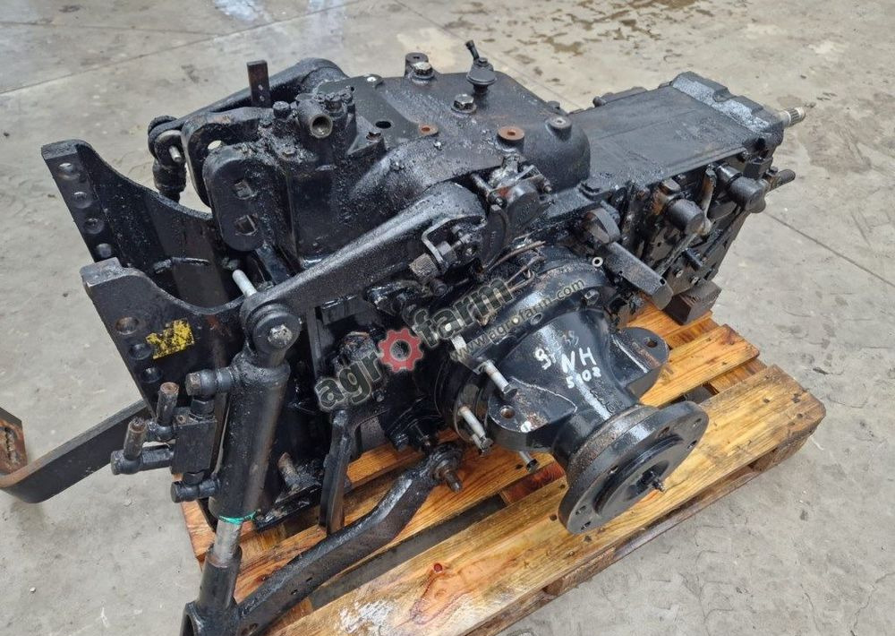 Tylny most New Holland T4.90N 87559163 - 기어박스 : 사진 4 Tylny most New Holland T4.90N 87559163 - 기어박스 : 사진 4