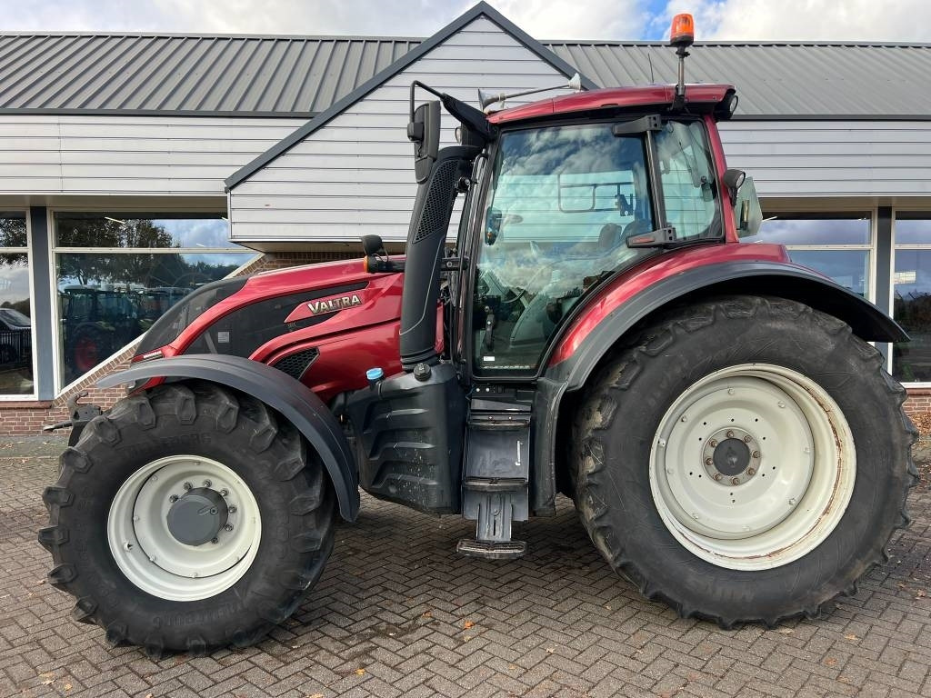 Valtra T 174 Versu  - 장궤형 트랙터 : 사진 2 Valtra T 174 Versu  - 장궤형 트랙터 : 사진 2