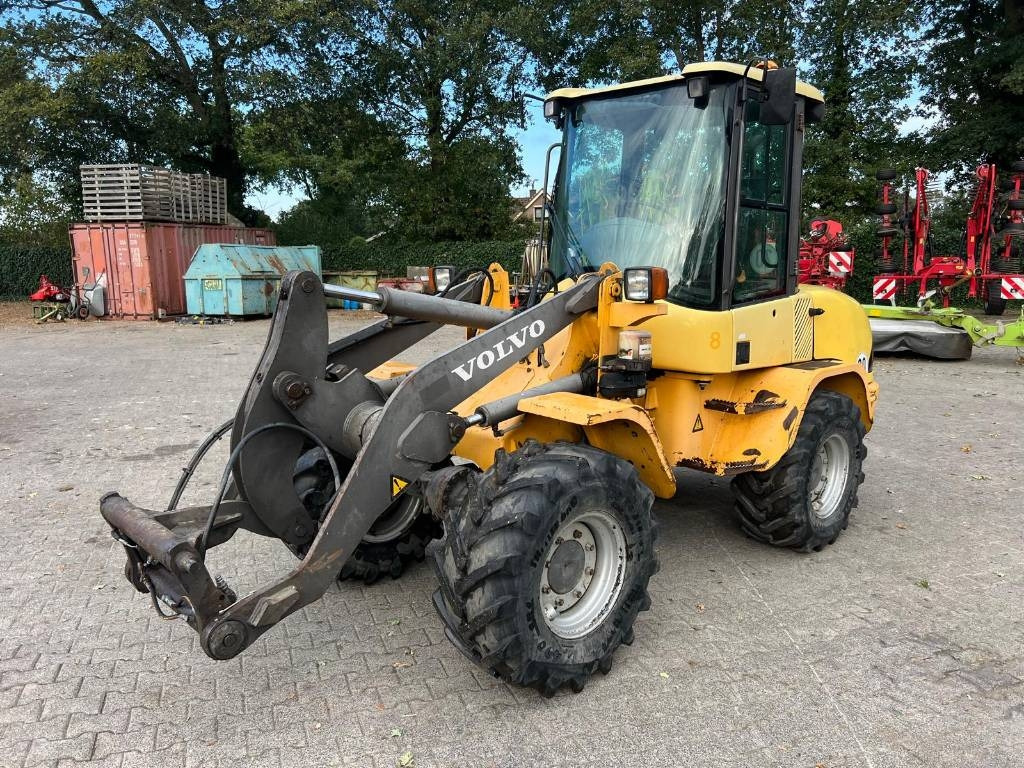 Volvo L 30 B - 휠 로더 : 사진 1 Volvo L 30 B - 휠 로더 : 사진 1