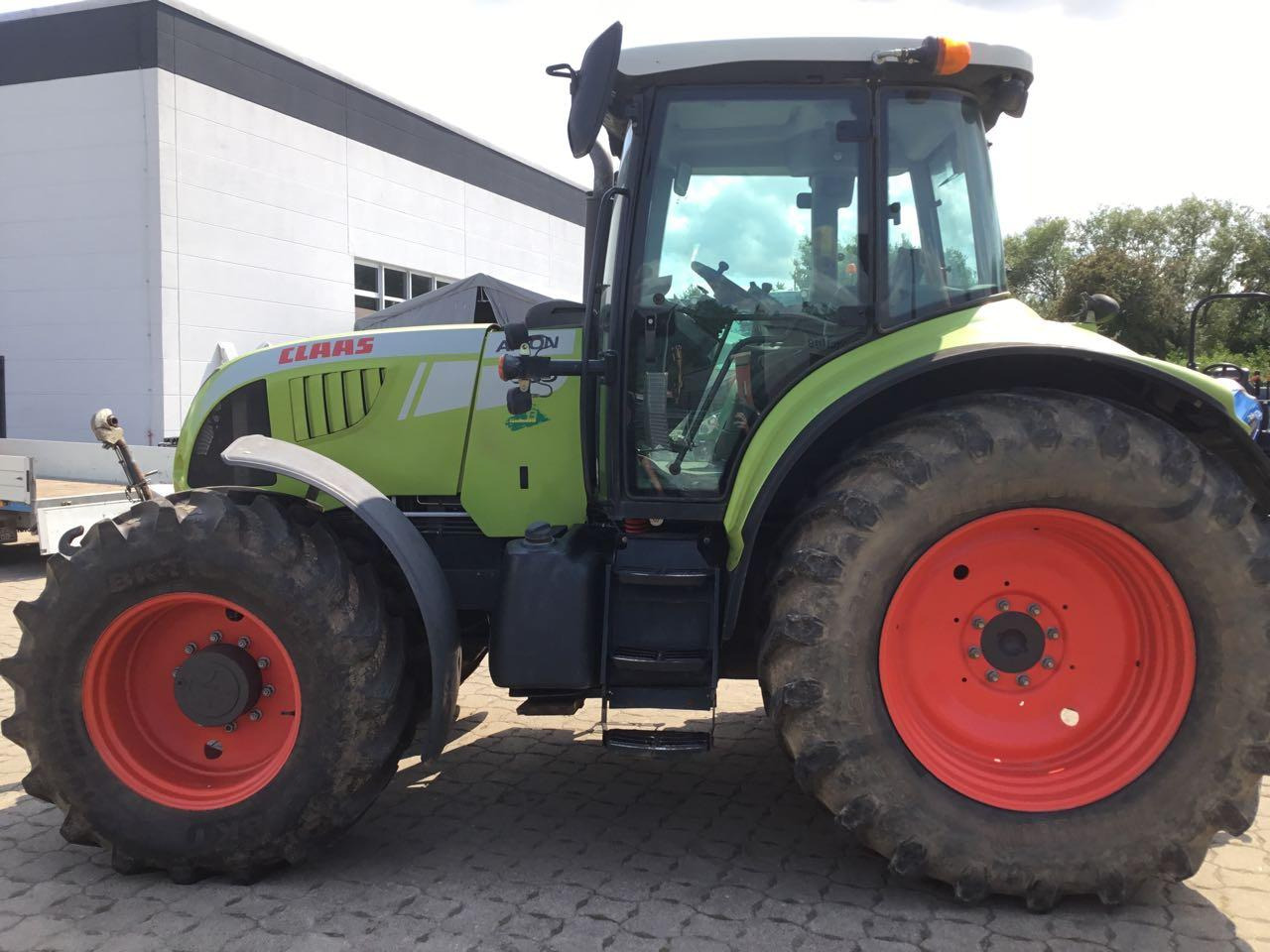 CLAAS Arion 630 - 장궤형 트랙터 : 사진 1 CLAAS Arion 630 - 장궤형 트랙터 : 사진 1
