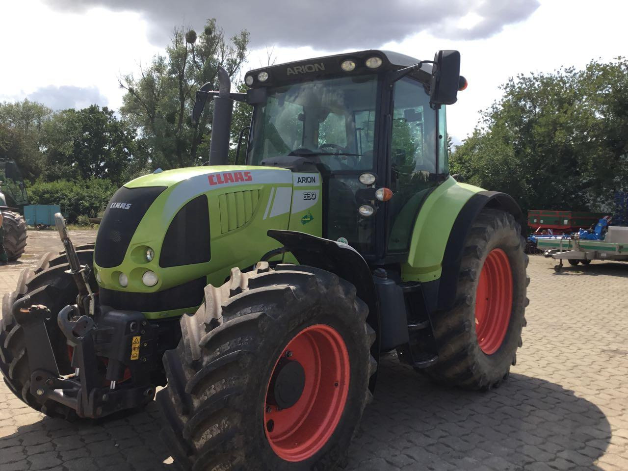 CLAAS Arion 630 - 장궤형 트랙터 : 사진 4 CLAAS Arion 630 - 장궤형 트랙터 : 사진 4