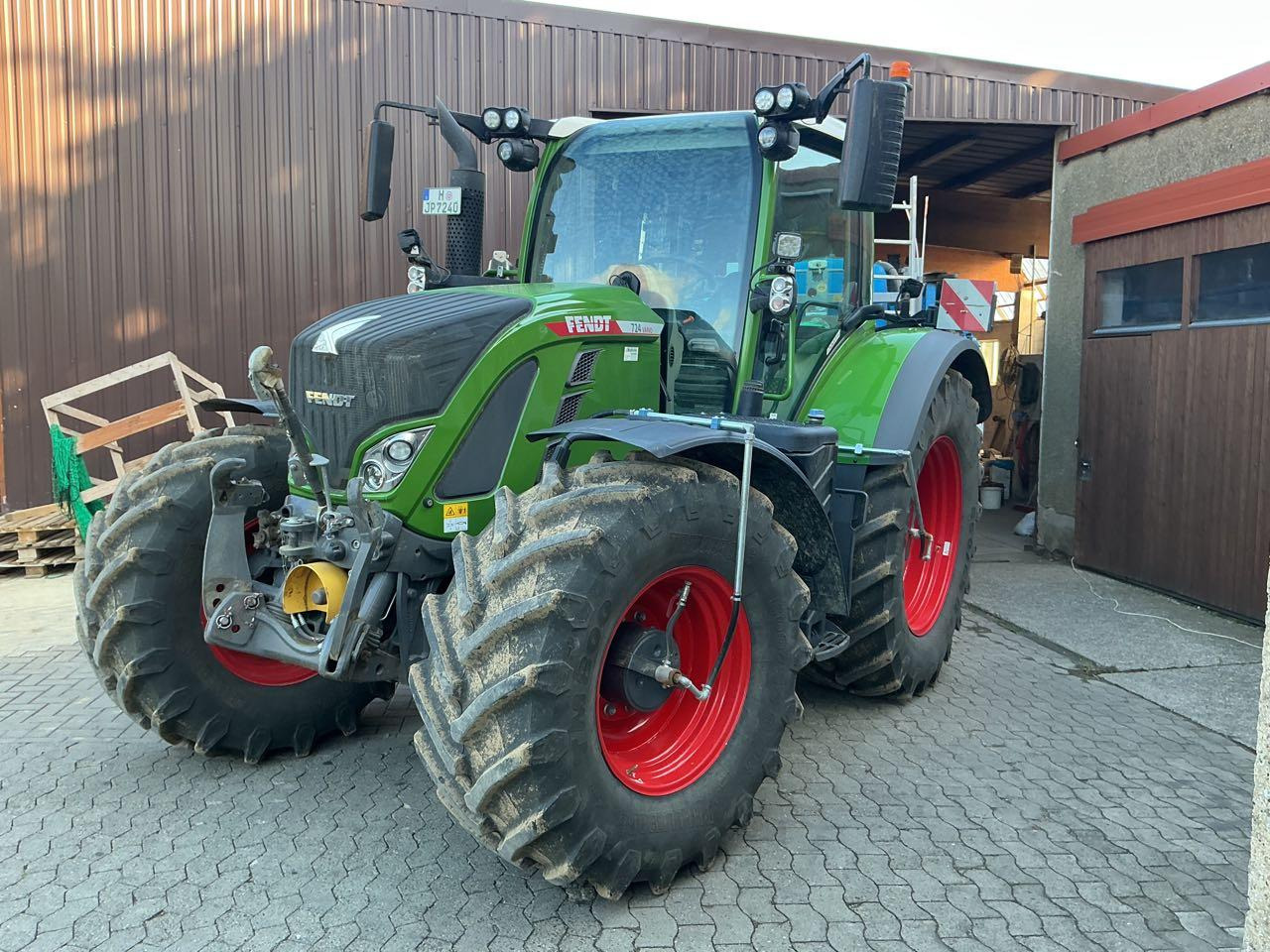 Fendt 724 Gen. 6 Profi Plus - 장궤형 트랙터 : 사진 1 Fendt 724 Gen. 6 Profi Plus - 장궤형 트랙터 : 사진 1