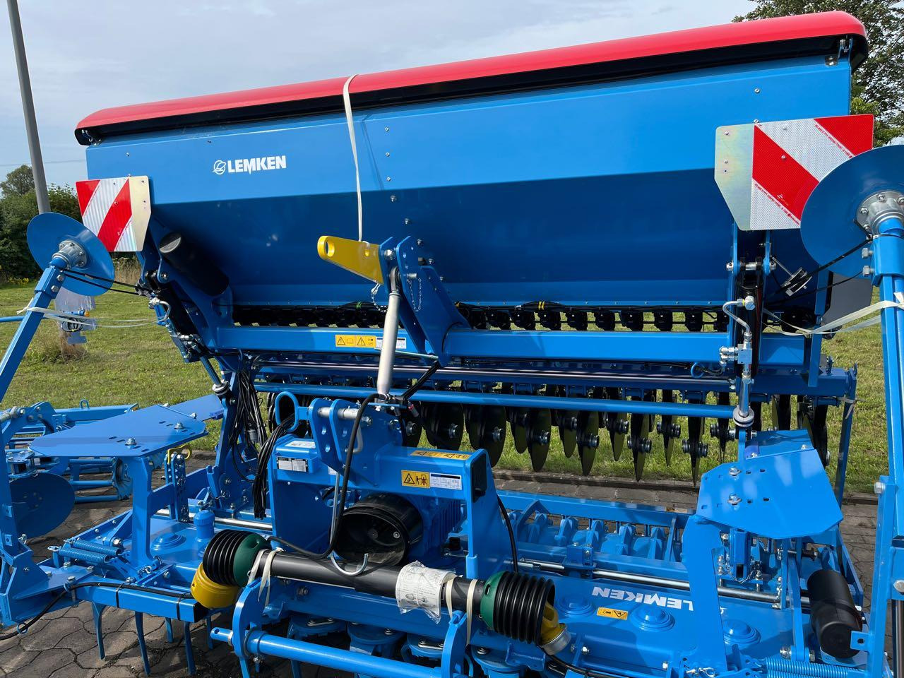 Lemken Zirkon 12/300 und Saphir 9/300 - 콤바인 : 사진 1 Lemken Zirkon 12/300 und Saphir 9/300 - 콤바인 : 사진 1