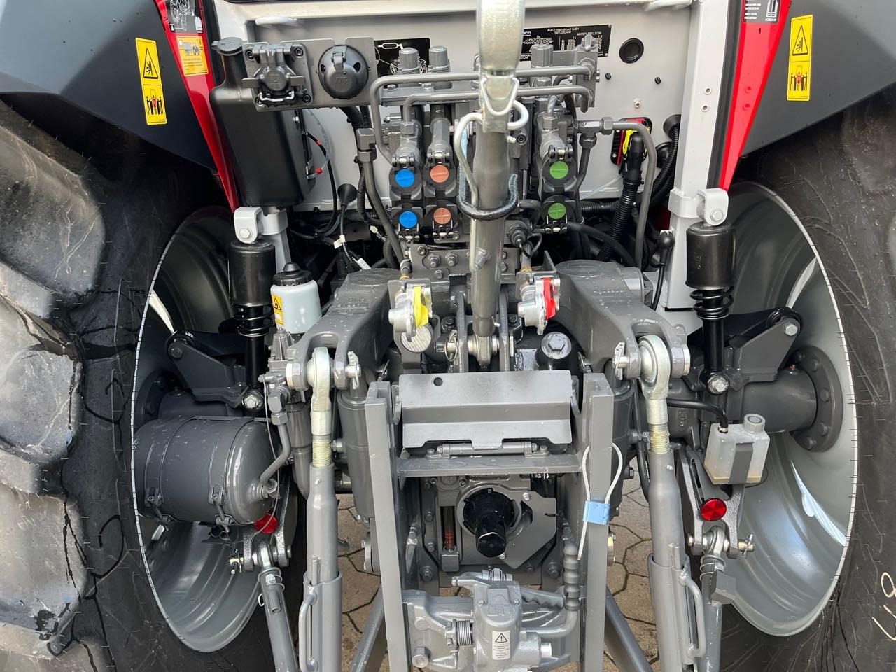 Massey Ferguson 5M.115 Dyna-4 Essential - 장궤형 트랙터 : 사진 5 Massey Ferguson 5M.115 Dyna-4 Essential - 장궤형 트랙터 : 사진 5