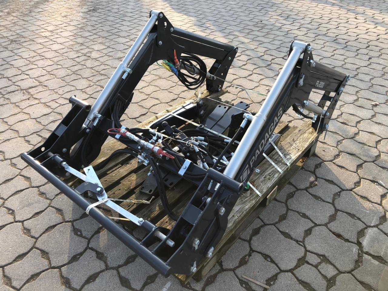 Solis PADAGAS FL200P Frontlader - 부착물 : 사진 1 Solis PADAGAS FL200P Frontlader - 부착물 : 사진 1