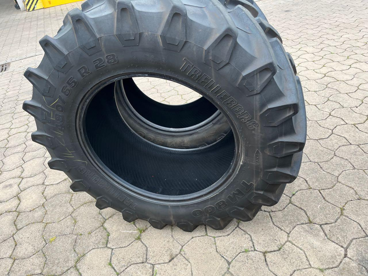 Trelleborg TM 800 - 타이어 : 사진 1 Trelleborg TM 800 - 타이어 : 사진 1