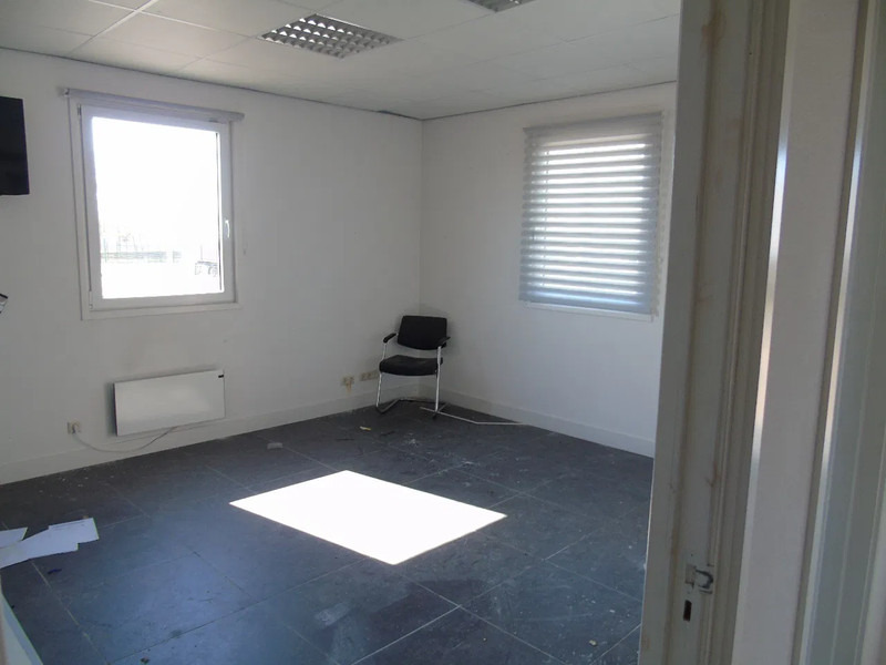 작업장 장비 Bosch 100M2 COMPLETE OFFICE UNIT, FOTOS BEFORE AND AFTER / 2OFFICE + TOILET + KITCHEN + KANTOOR : 사진 11 작업장 장비 Bosch 100M2 COMPLETE OFFICE UNIT, FOTOS BEFORE AND AFTER / 2OFFICE + TOILET + KITCHEN + KANTOOR : 사진 11