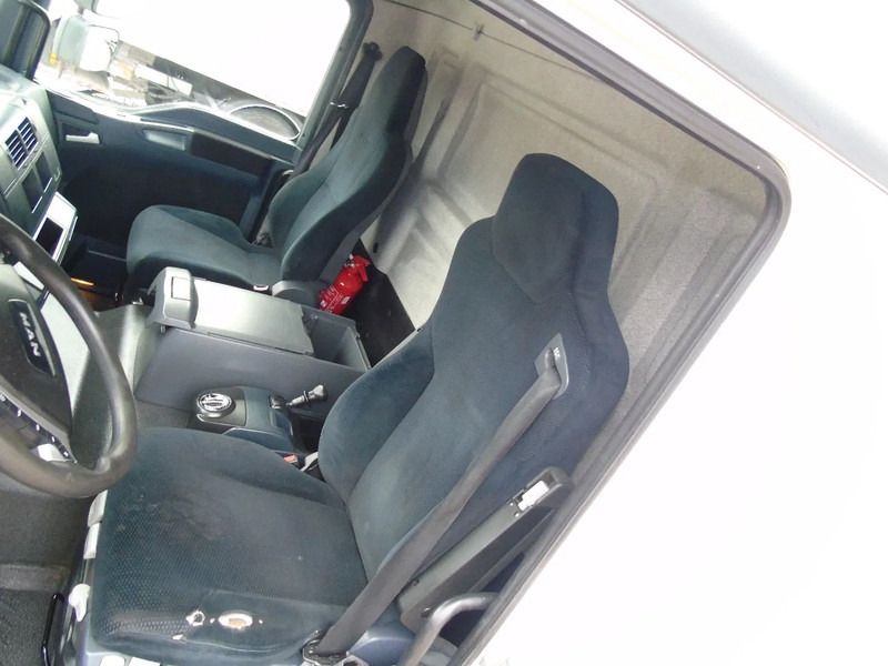 MAN TGL 12.250 + EURO 5 + LIFT - 박스 트럭 : 사진 2 MAN TGL 12.250 + EURO 5 + LIFT - 박스 트럭 : 사진 2