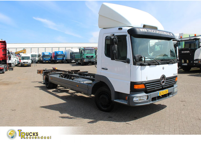 Mercedes-Benz Atego 918 + MANUAL + EURO 2 - 캡 새시 트럭 : 사진 1 Mercedes-Benz Atego 918 + MANUAL + EURO 2 - 캡 새시 트럭 : 사진 1