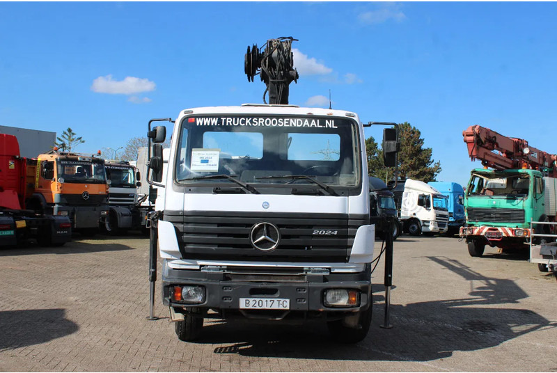 Mercedes-Benz SK 2024 + HIAB 125 + MANUAL - 크레인 트럭 : 사진 2 Mercedes-Benz SK 2024 + HIAB 125 + MANUAL - 크레인 트럭 : 사진 2