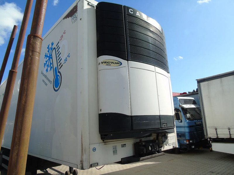 Pacton 3x SAF + carrier vector 1800 + lift - 냉동 세미 트레일러 : 사진 2 Pacton 3x SAF + carrier vector 1800 + lift - 냉동 세미 트레일러 : 사진 2