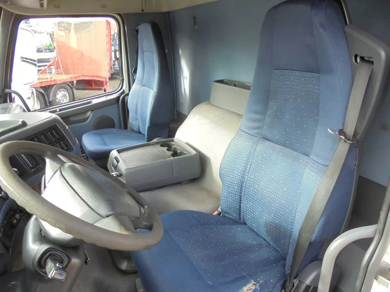 Volvo FM 9.310 + Euro 5 + Manual + Horse transport - 컨테이너 운반 장치/ 스와프 보디 트럭 : 사진 5 Volvo FM 9.310 + Euro 5 + Manual + Horse transport - 컨테이너 운반 장치/ 스와프 보디 트럭 : 사진 5