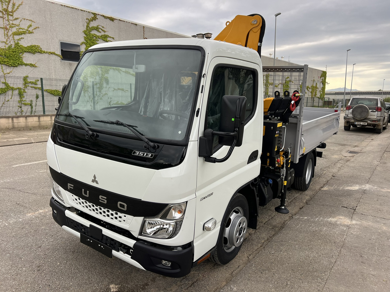 FUSO 35 3S - 크레인 트럭 : 사진 1 FUSO 35 3S - 크레인 트럭 : 사진 1