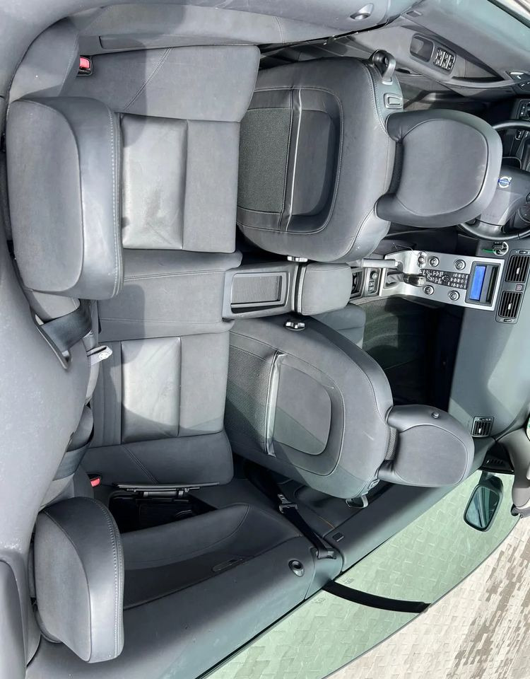 Volvo C70 2.4 Momentum - 차량 : 사진 4 Volvo C70 2.4 Momentum - 차량 : 사진 4