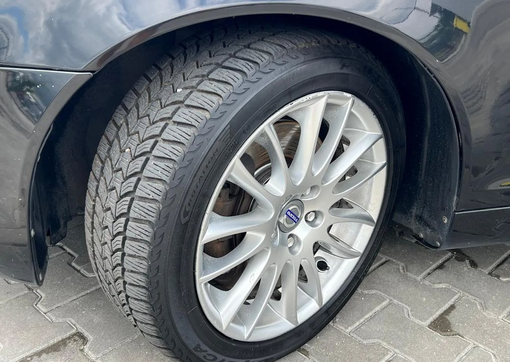 Volvo C70 2.4 Momentum - 차량 : 사진 2 Volvo C70 2.4 Momentum - 차량 : 사진 2