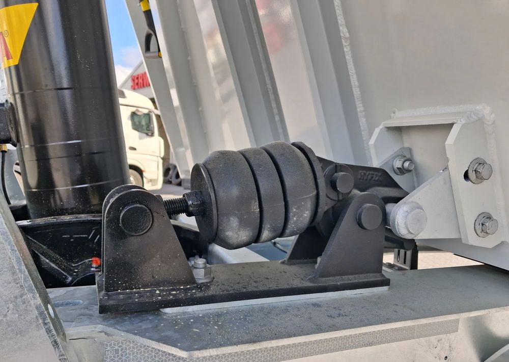 Zaslaw Aluminiowa skrzynia 28-33m3 - 덤프 세미 트레일러 : 사진 5 Zaslaw Aluminiowa skrzynia 28-33m3 - 덤프 세미 트레일러 : 사진 5