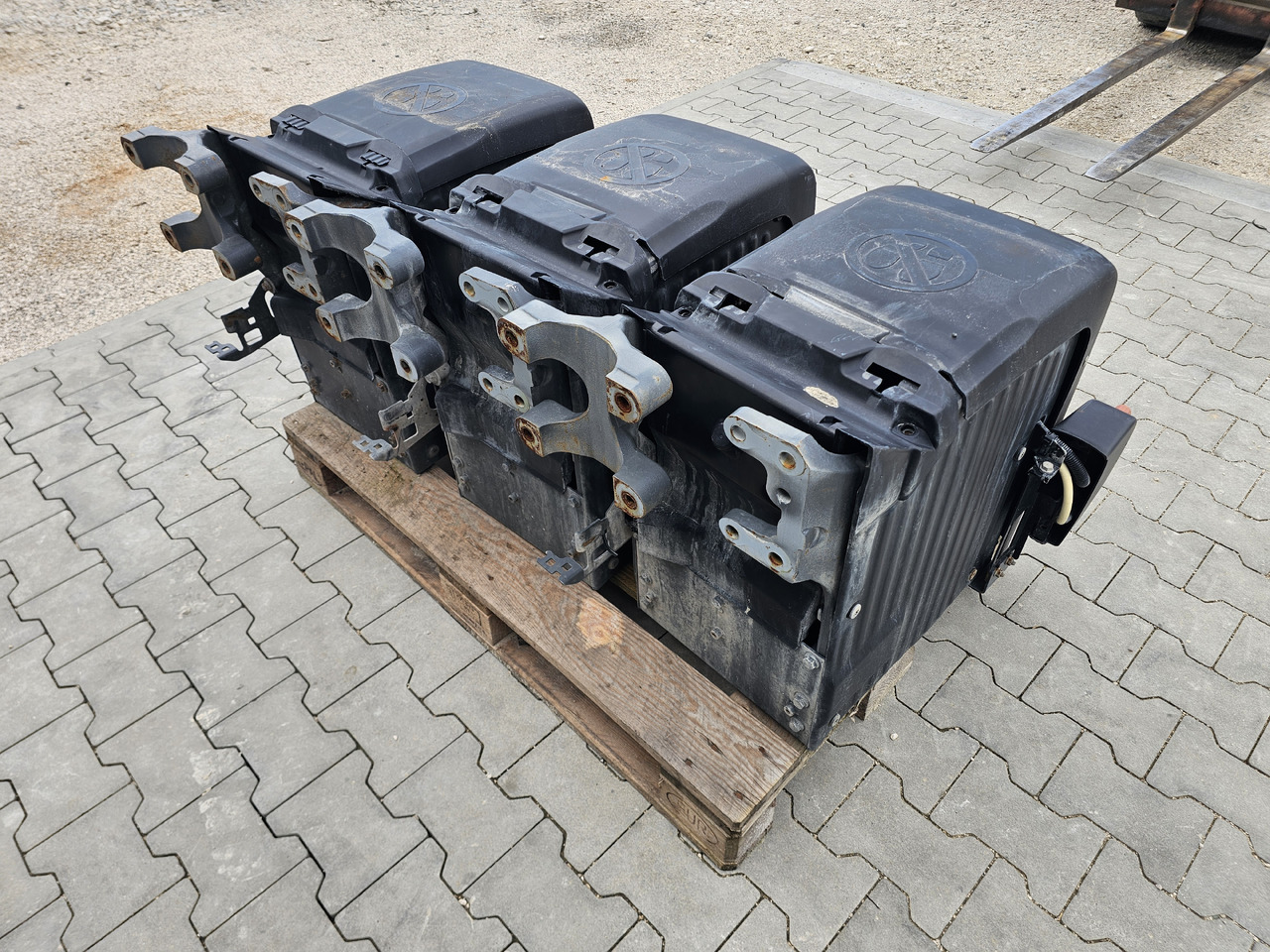 DAF XF106 EURO 6 / VERTICAL BATTERY BOX - 배터리 : 사진 3 DAF XF106 EURO 6 / VERTICAL BATTERY BOX - 배터리 : 사진 3