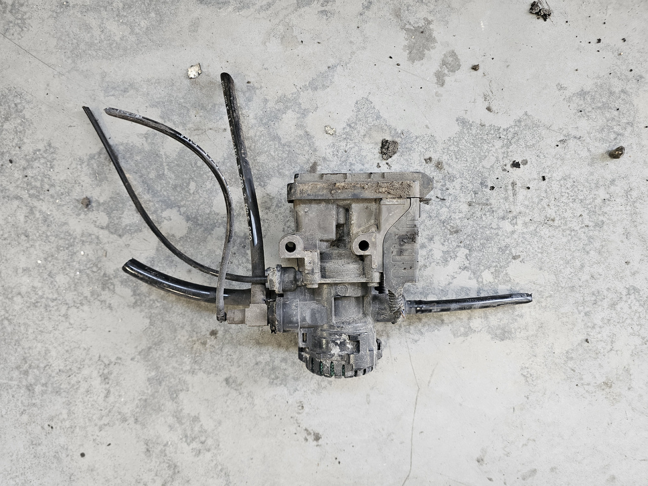 MAN TGX TGS / FRONT EBS VALVE / 81521066067 - 브레이크 밸브 : 사진 2 MAN TGX TGS / FRONT EBS VALVE / 81521066067 - 브레이크 밸브 : 사진 2