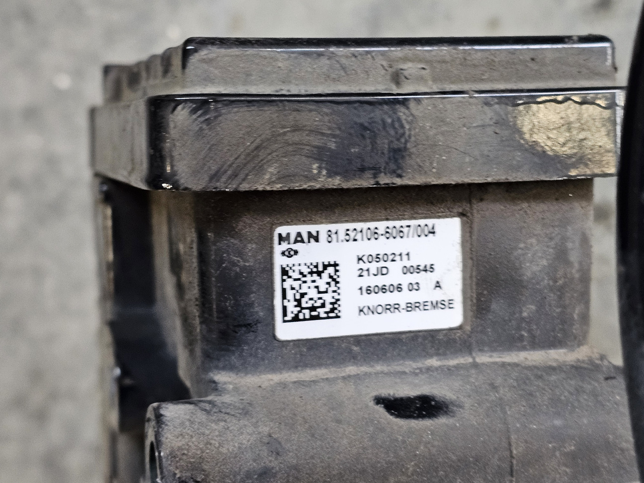 MAN TGX TGS / FRONT EBS VALVE / 81521066067 - 브레이크 밸브 : 사진 3 MAN TGX TGS / FRONT EBS VALVE / 81521066067 - 브레이크 밸브 : 사진 3