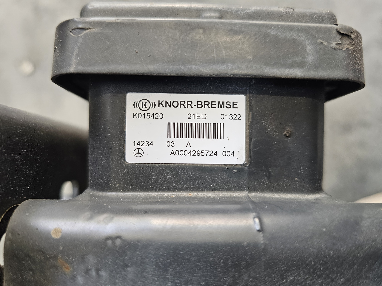 MERCEDES-BENZ ACTROS MP4 / FRONT EBS VALVE / K015420 / A0004295724 - 브레이크 밸브 : 사진 2 MERCEDES-BENZ ACTROS MP4 / FRONT EBS VALVE / K015420 / A0004295724 - 브레이크 밸브 : 사진 2