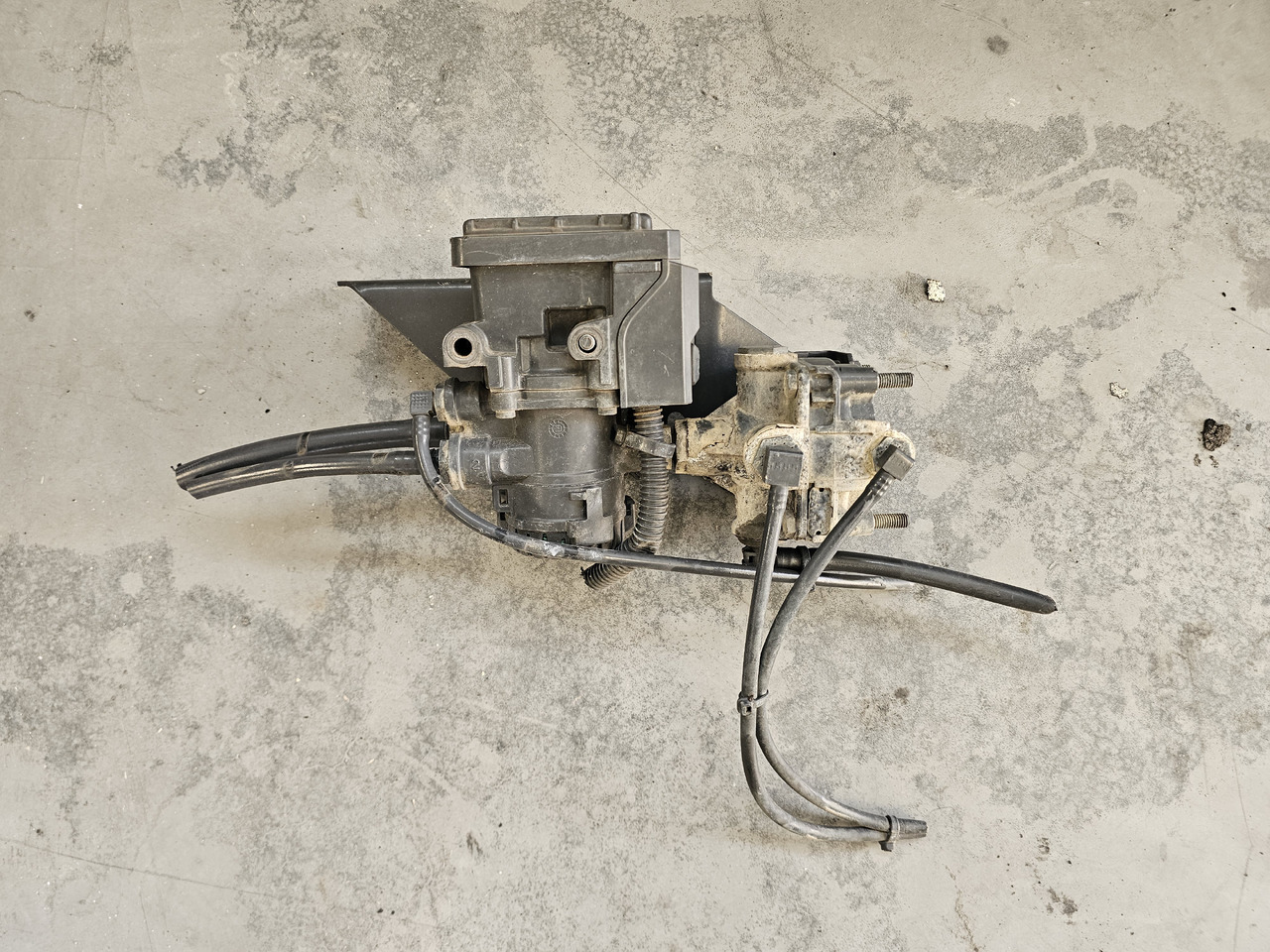 MERCEDES-BENZ ACTROS MP4 / FRONT EBS VALVE / K015420 / A0004295724 - 브레이크 밸브 : 사진 1 MERCEDES-BENZ ACTROS MP4 / FRONT EBS VALVE / K015420 / A0004295724 - 브레이크 밸브 : 사진 1
