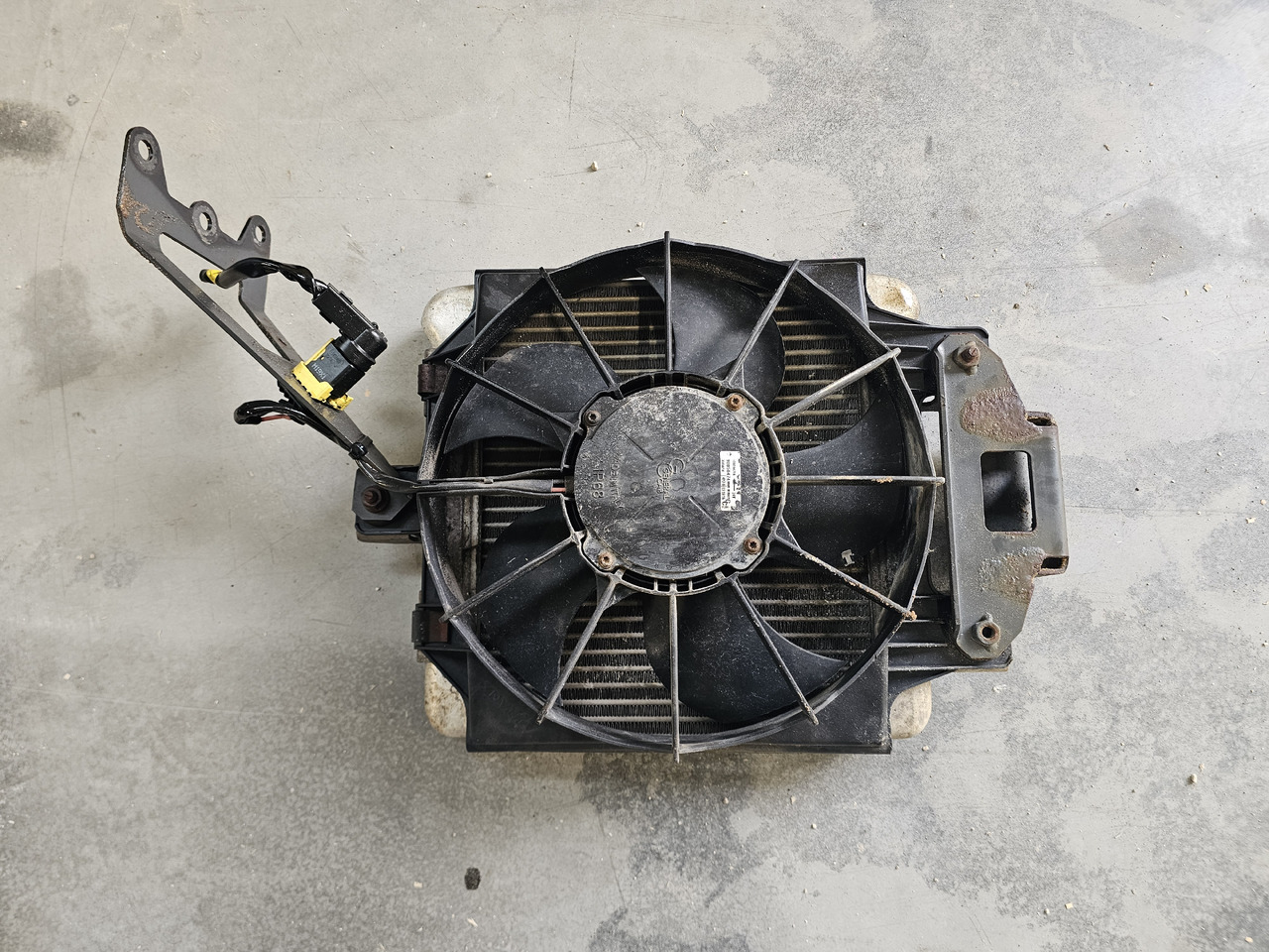 MERCEDES-BENZ ACTROS MP4 / OIL RADIATOR / A9605001601 - 오일 쿨러 : 사진 3 MERCEDES-BENZ ACTROS MP4 / OIL RADIATOR / A9605001601 - 오일 쿨러 : 사진 3