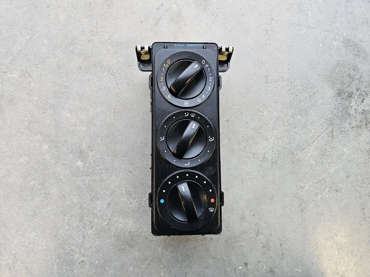 MERCEDES-BENZ ATEGO EURO 6 / HEATER PANEL / A9678200197 - 난방/ 환기 : 사진 2 MERCEDES-BENZ ATEGO EURO 6 / HEATER PANEL / A9678200197 - 난방/ 환기 : 사진 2