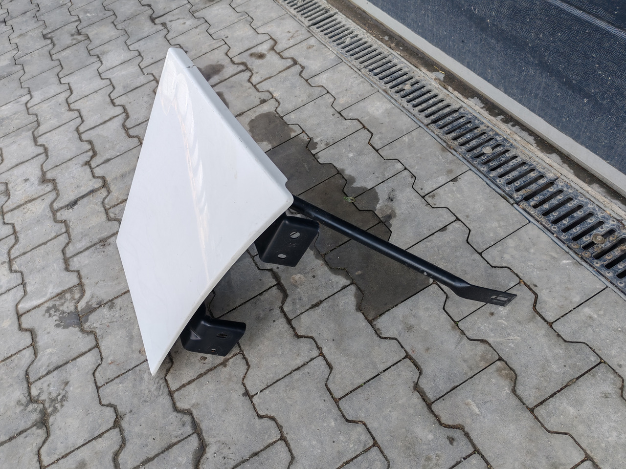 RENAULT RANGE T EURO 6 / HIGH CAB / RIGHT SPOILER EXTENDER - 공기역학/ 스포일러 : 사진 3 RENAULT RANGE T EURO 6 / HIGH CAB / RIGHT SPOILER EXTENDER - 공기역학/ 스포일러 : 사진 3