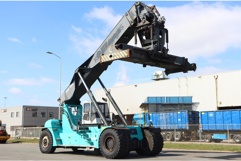 KONECRANES 4542TB5 - 리치 스태커 : 사진 1 KONECRANES 4542TB5 - 리치 스태커 : 사진 1
